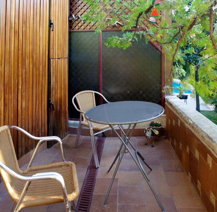Comfortable And Accessible In 35 M² Shared Pool