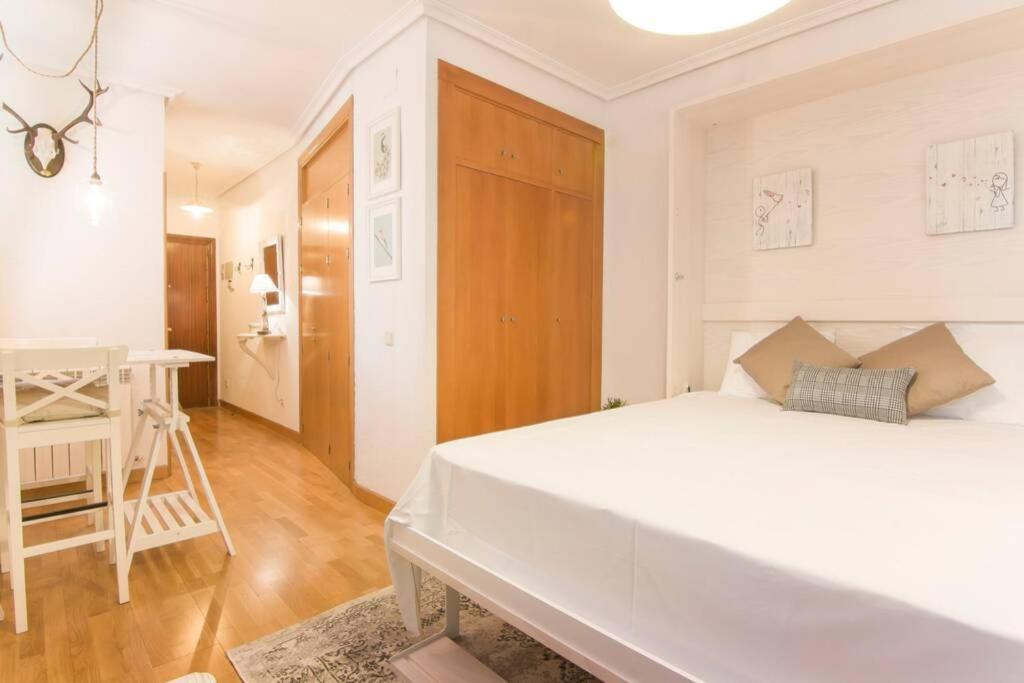 Comodo Y Centrico Estudio De Lujo En Atocha - Jardin Botanico. Wifi * Madrid