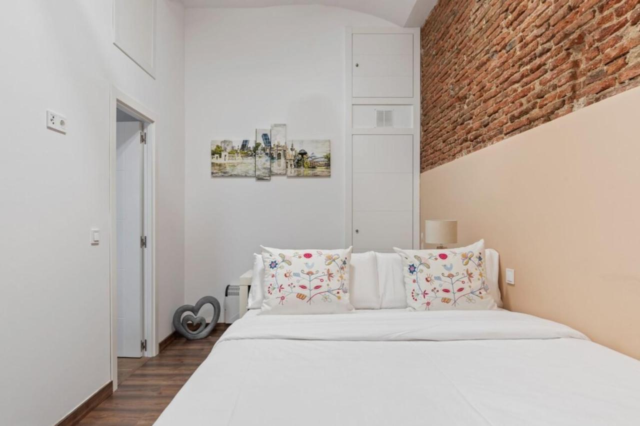 Contemporary Flat With 1-bedroom In Apartment *