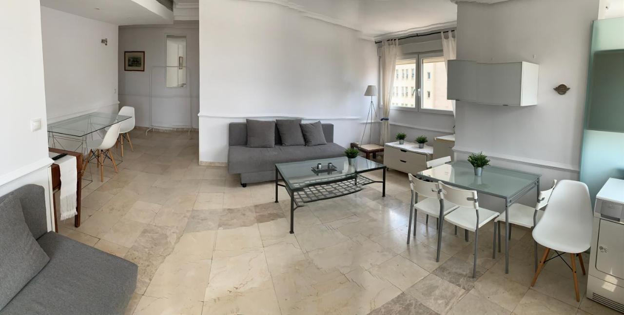 Pisos Con Piscina De Temporada Corta Apartment *