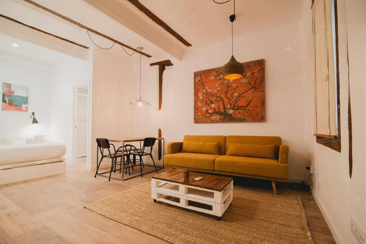 Charming Design Reina Sofia Apartment