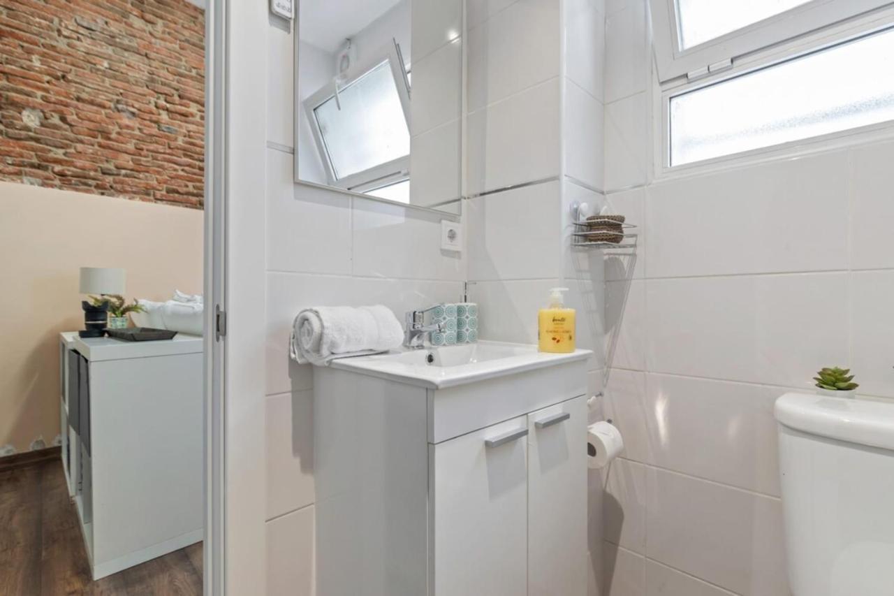 Contemporary Flat With 1-bedroom In