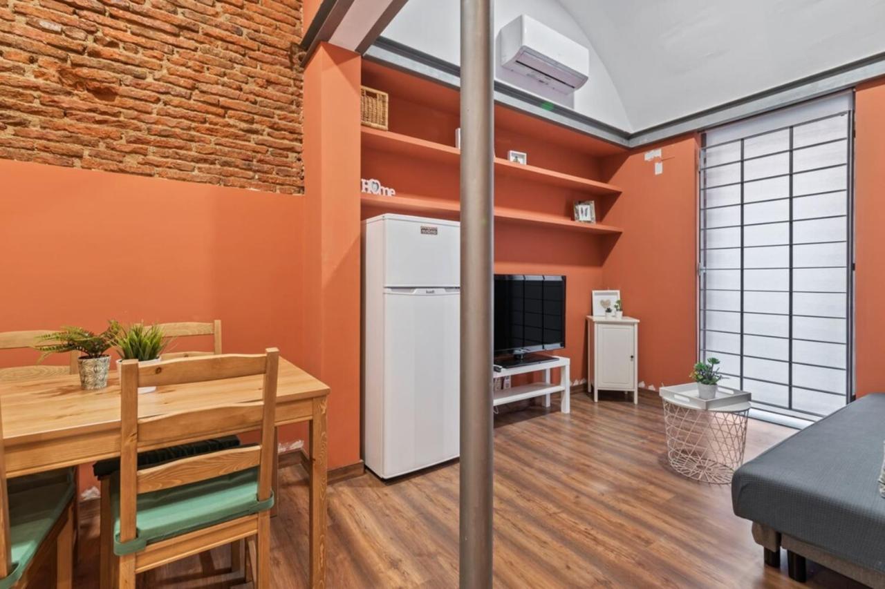 Contemporary Flat With 1-bedroom In Apartment *