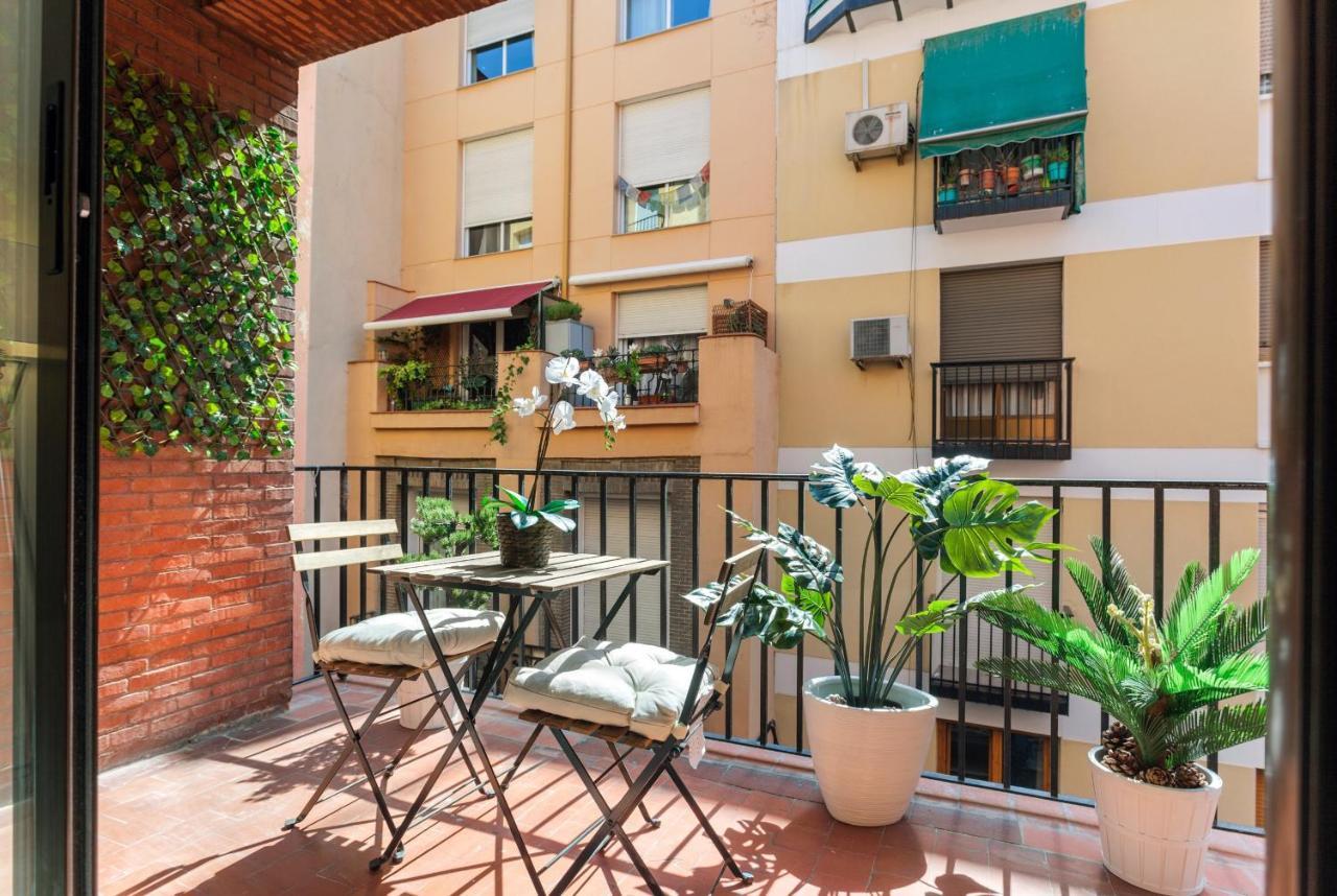 Latina En Apartment