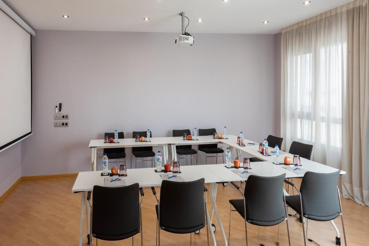 Apartahotel Airport Suites, Affiliated By Meliá 2*