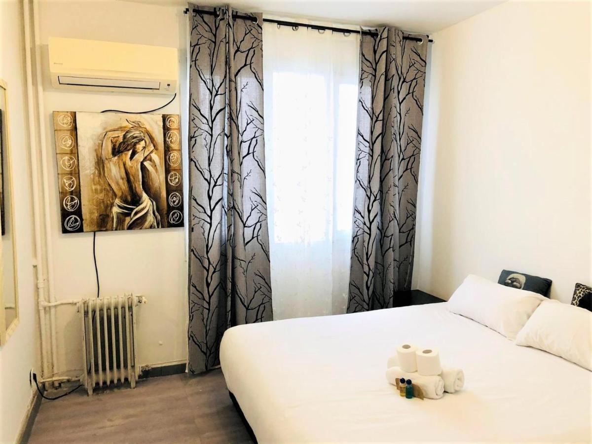 Deluxe Center