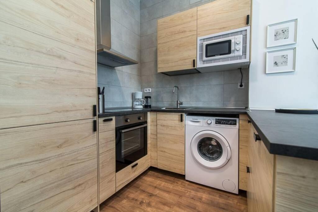 #15pin-2 De Un Plaza Castilla Apartment *