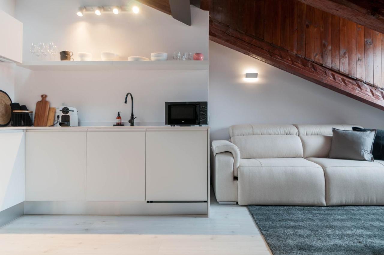 Hellenhost - Gran Via Apartment