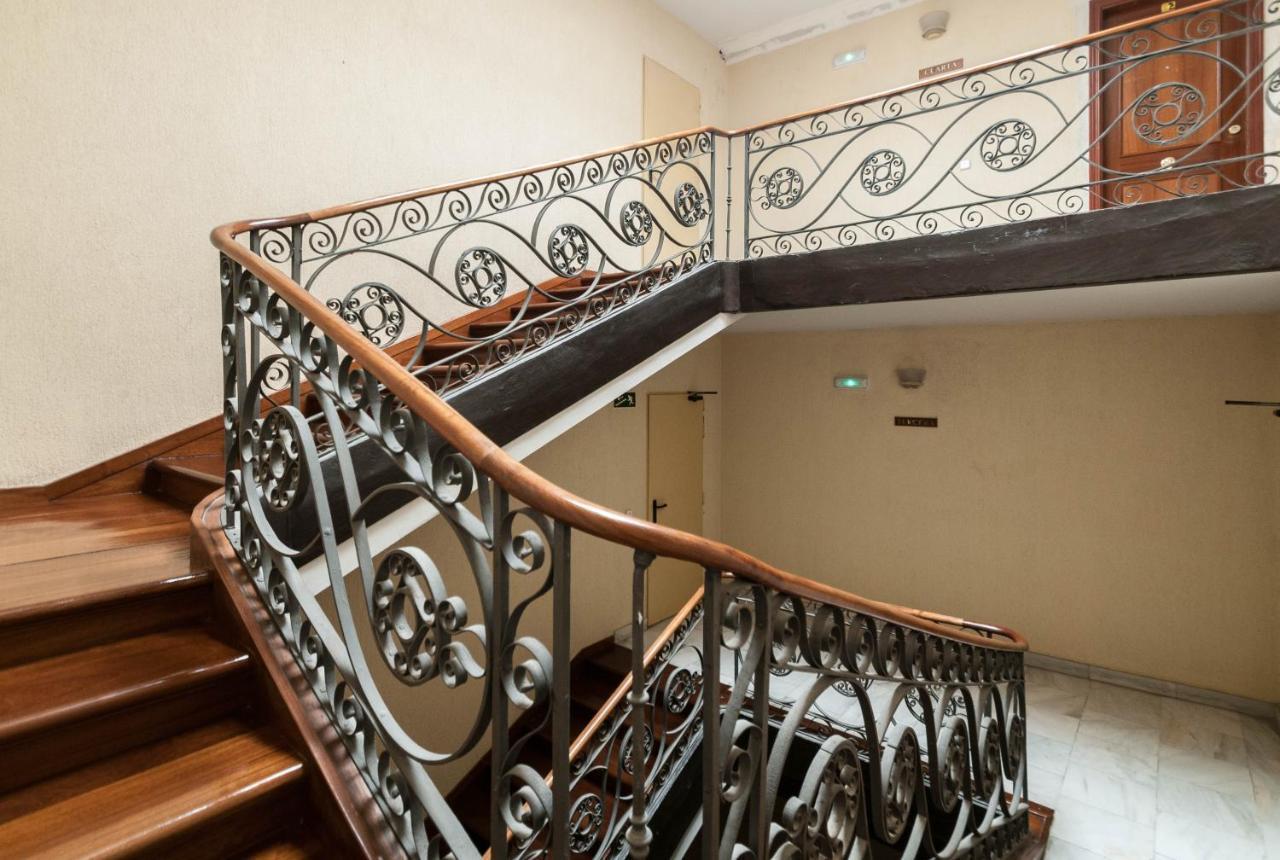 Hellenhost - Gran Via Apartment
