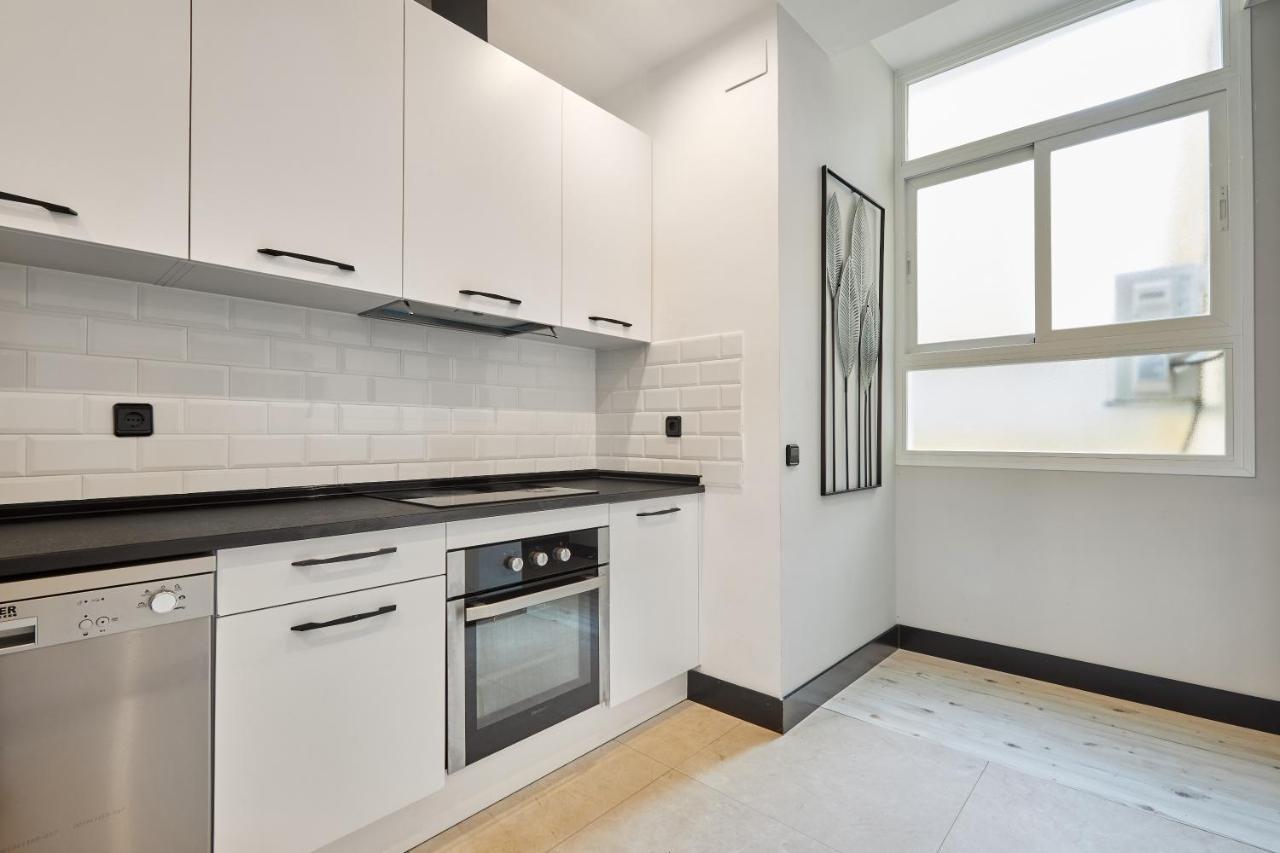 Padilla V, By Presidence Apartment *