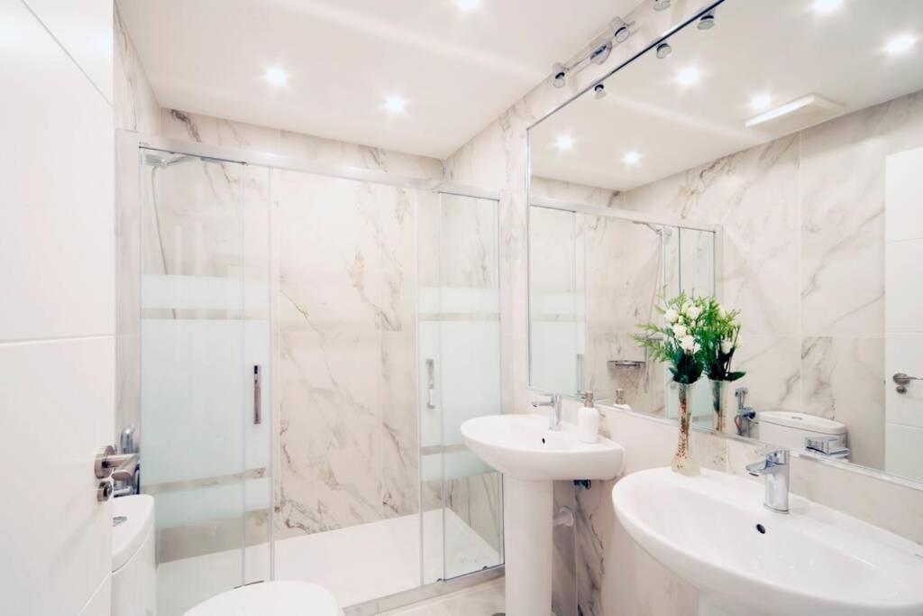 Luxury & Design Center 3brm 3bthr Apartment Madrid