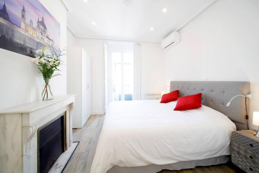 Apartment Luxury & Design Center 3brm 3bthr *