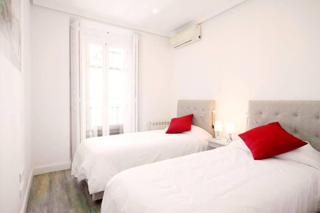 Luxury & Design Center 3brm 3bthr Apartment *