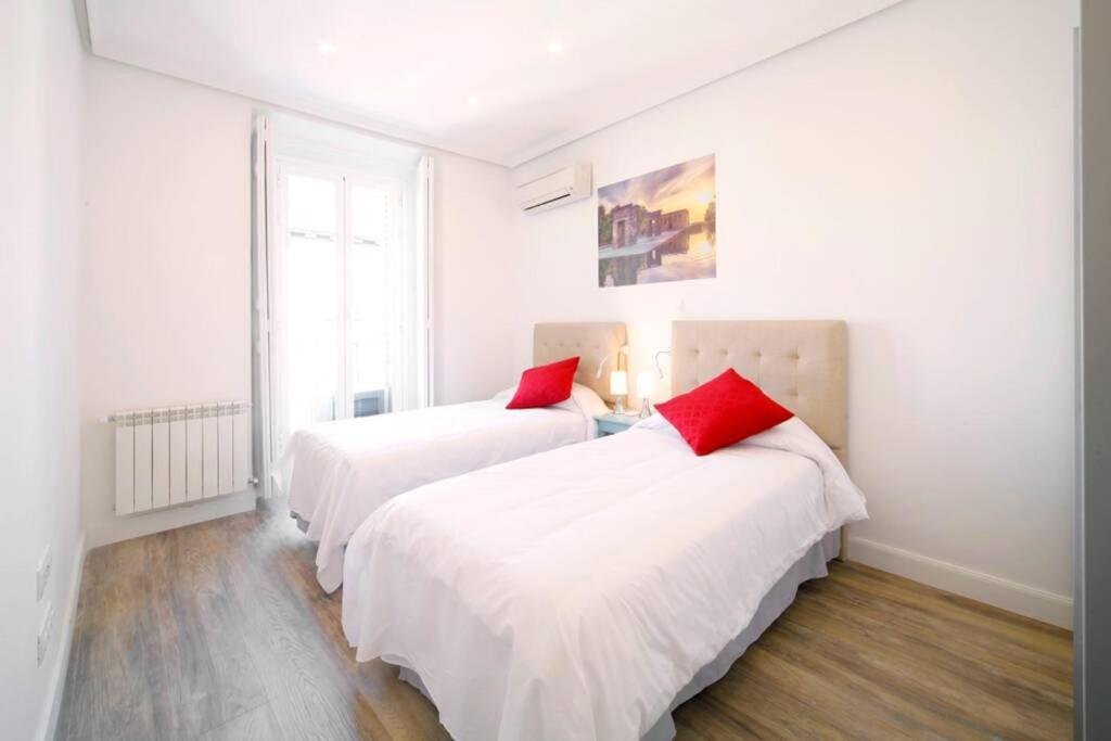 Luxury & Design Center 3brm 3bthr Apartment *