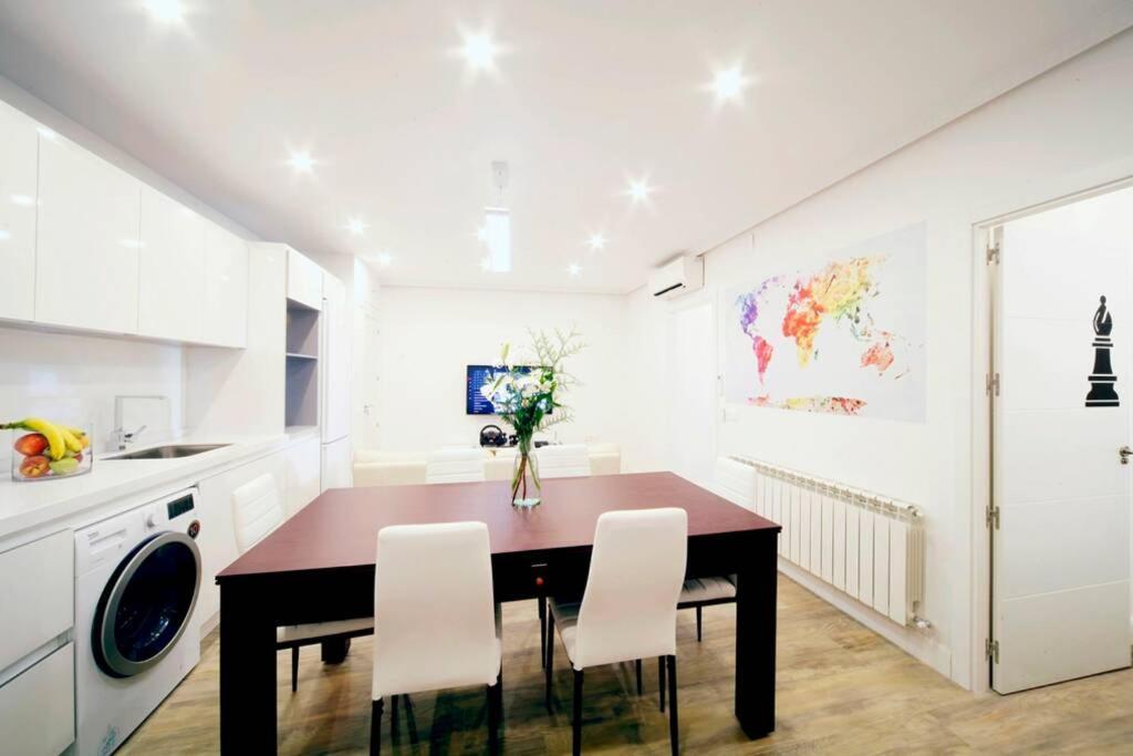 Apartment Luxury & Design Center 3brm 3bthr *