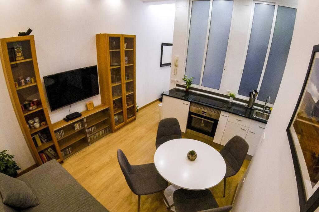 Piso Vip Anton Martin. Centro. Apartment
