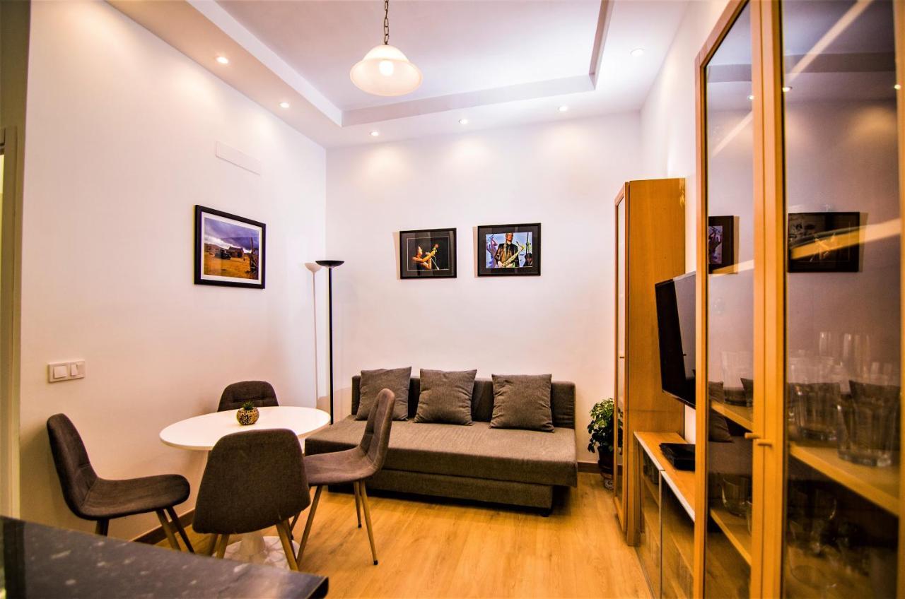 Apartment Piso Vip Anton Martin. Centro.