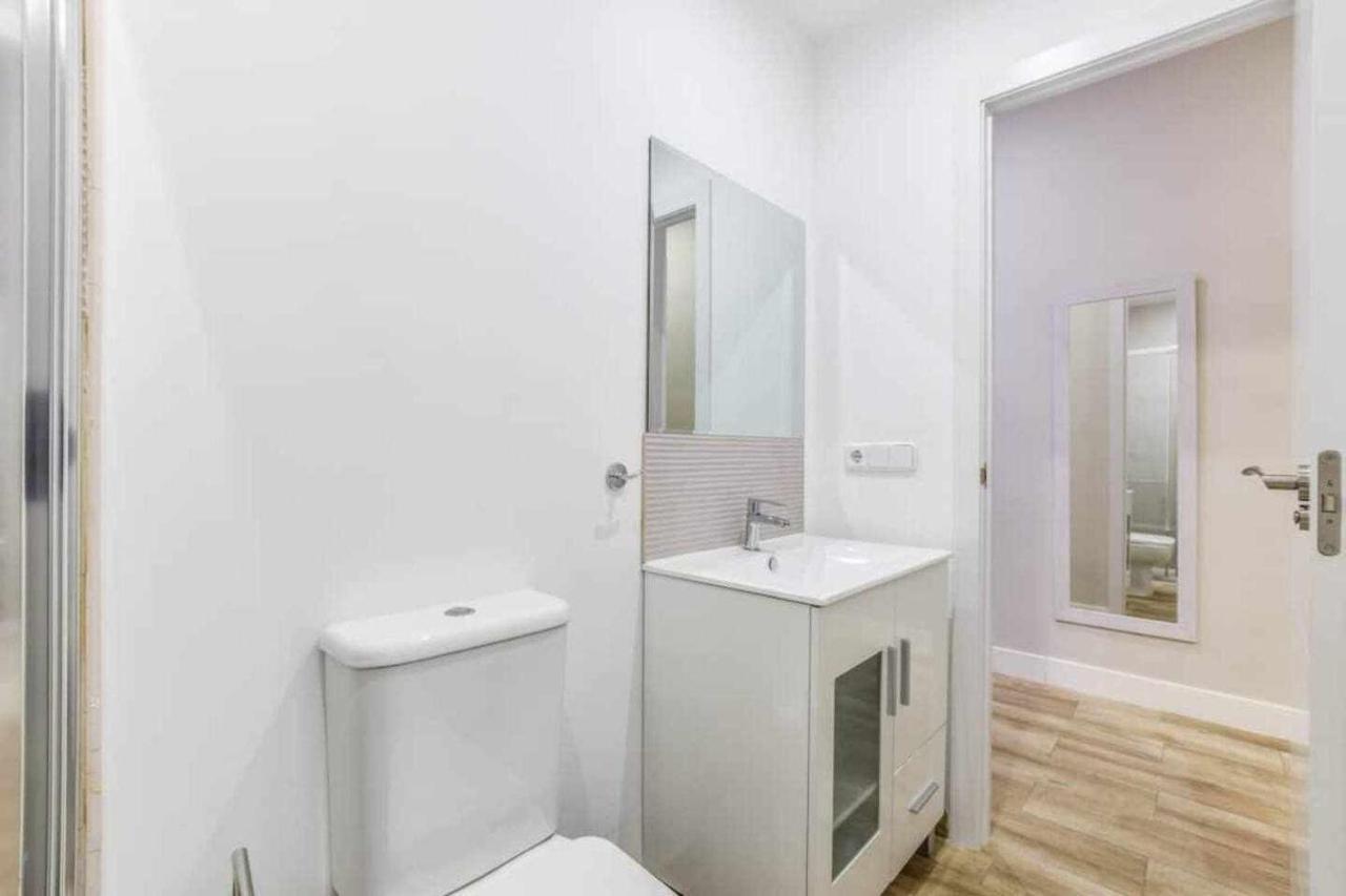 Acogedor Entre Sol Gran Via Y Palacio Apartamento