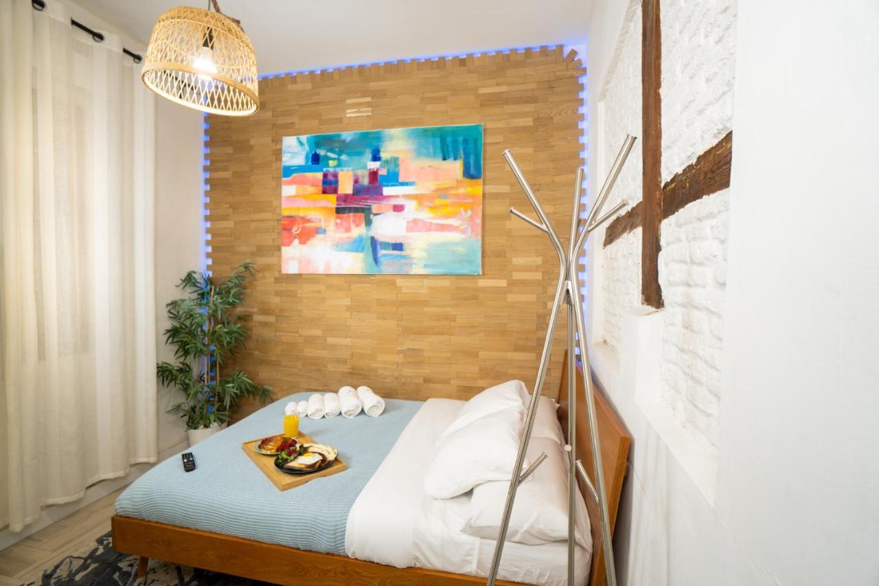 Cozy Puerta Del Sol & Private Patio Apartment Madrid