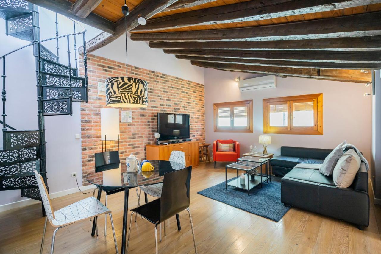 Apartamento For Cozy Attic Private Terrace In Ech5 *