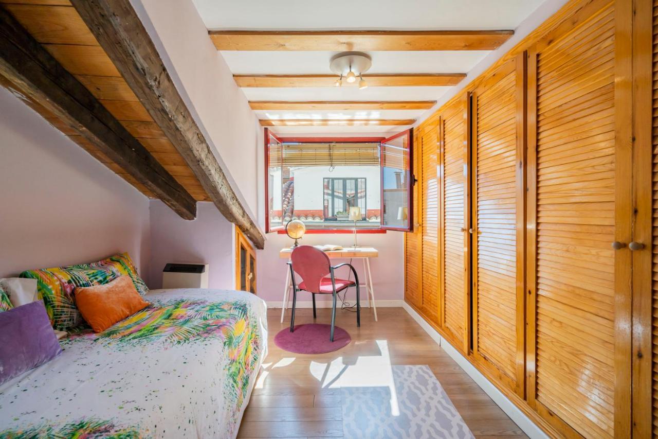 Apartamento For Cozy Attic Private Terrace In Ech5