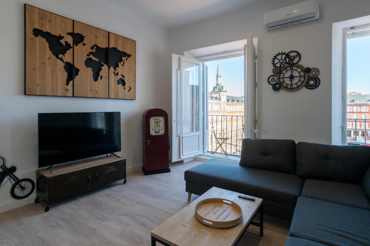 Plaza Mayor Groups By Monaro***** Madrid