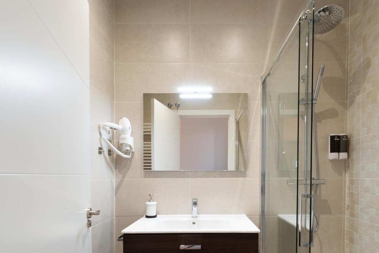 Plaza Mayor Groups By Monaro***** * Madrid
