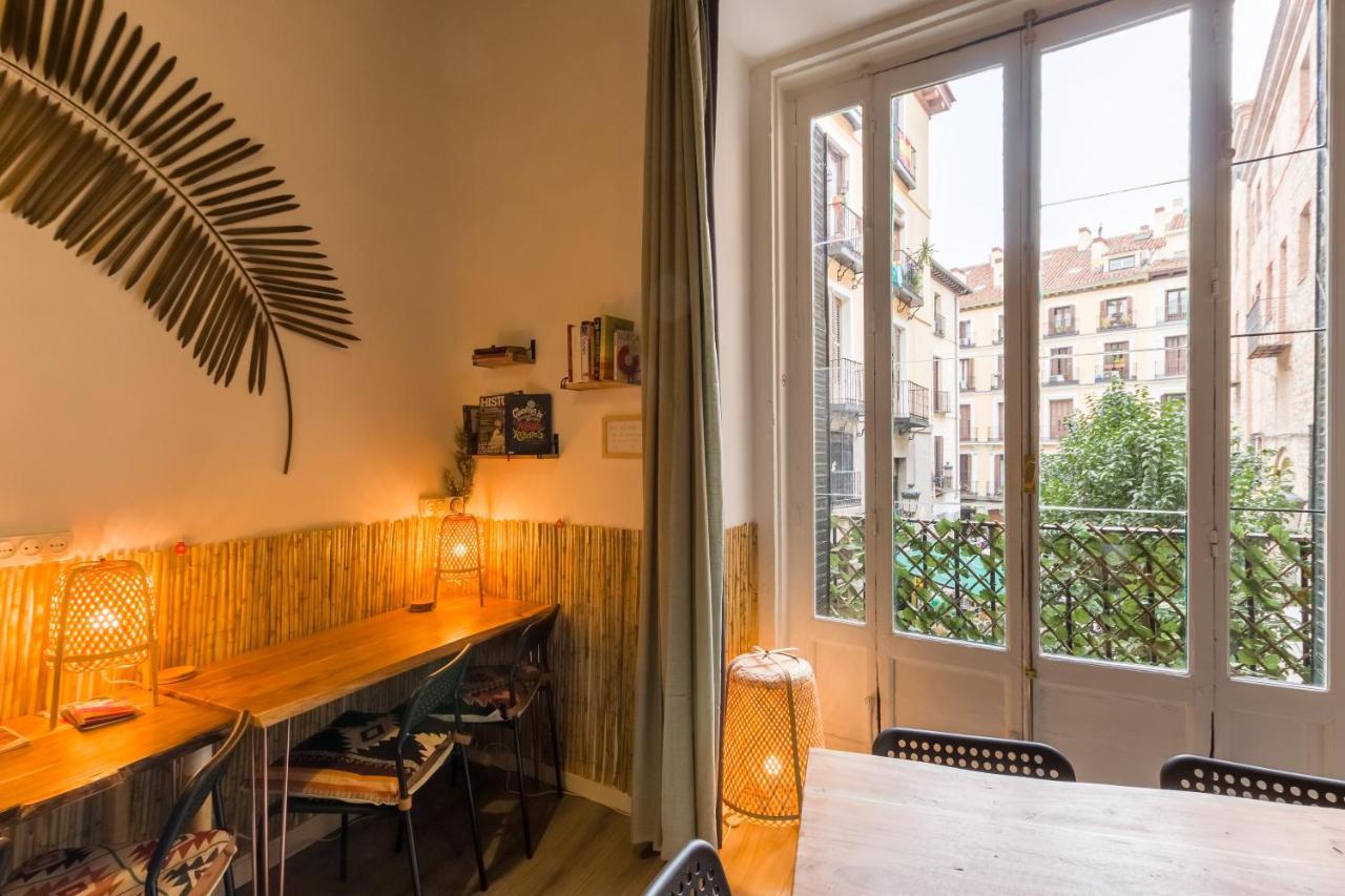 Social - Coliving & Coworking - *