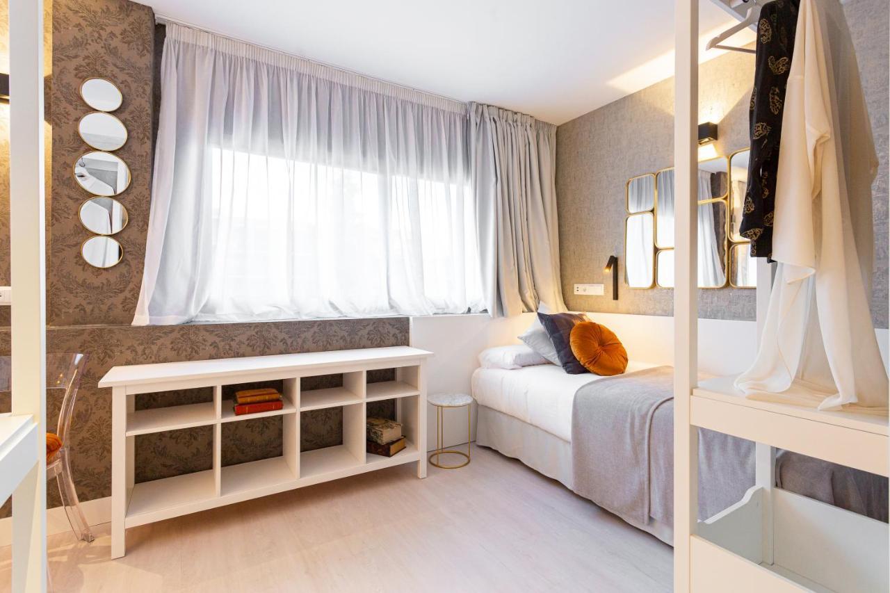 Fly Airport Guest house Madrid