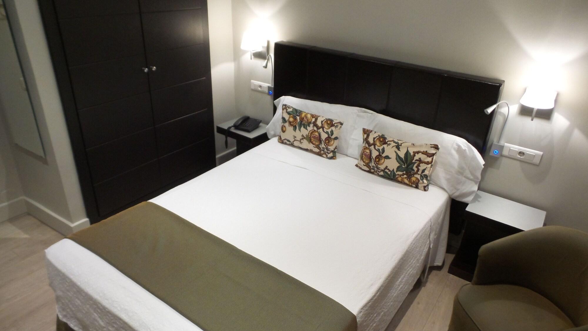 Hotel Moderno Puerta Del Sol 3*
