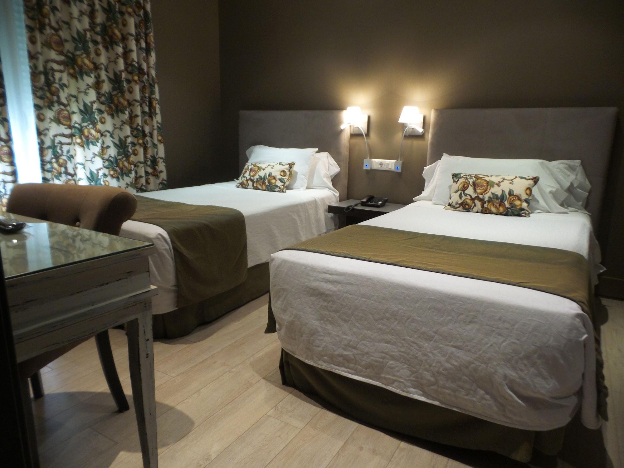 Hotel Moderno Puerta Del Sol 3*
