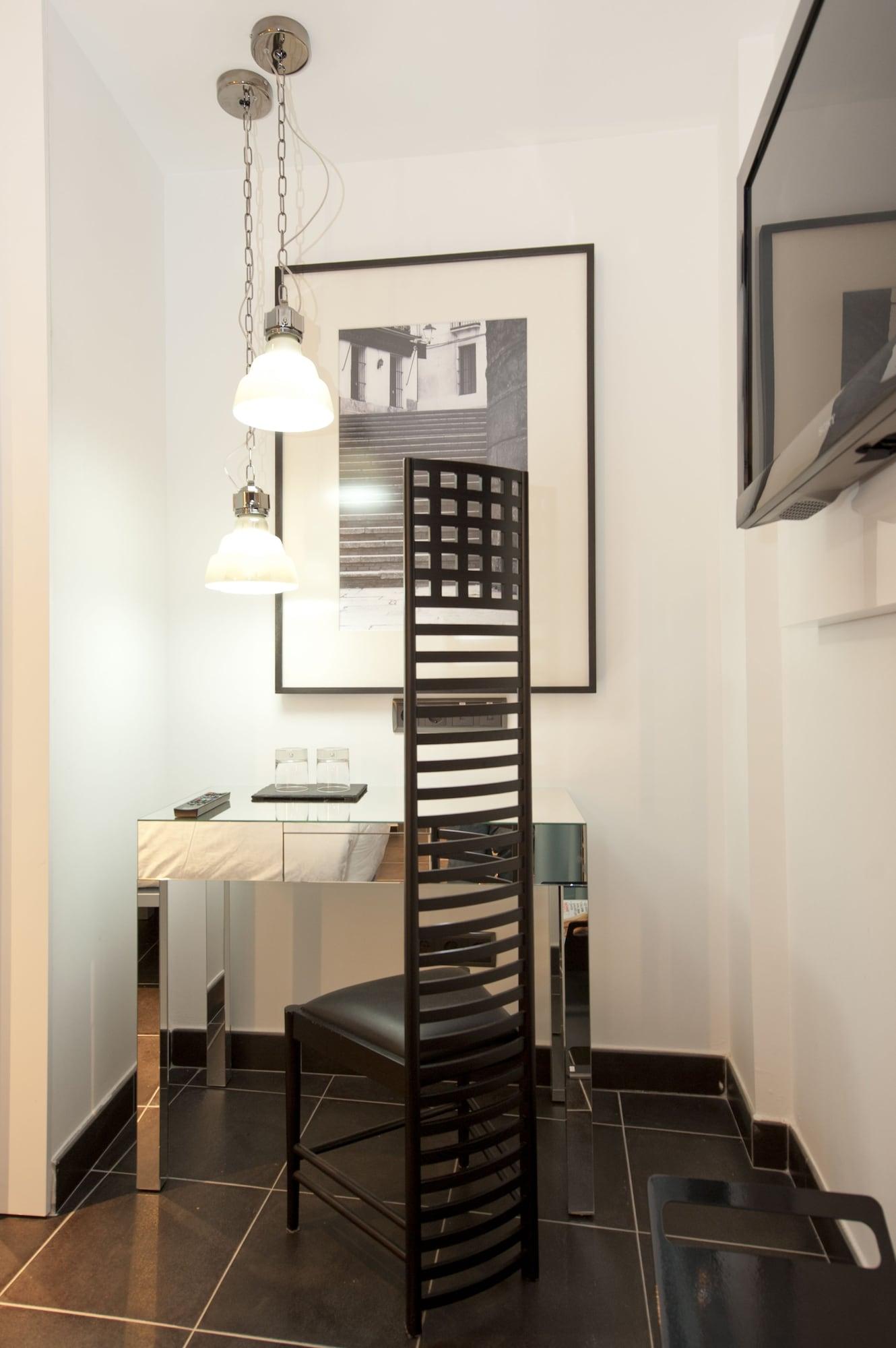 Del Leon De Oro Boutique