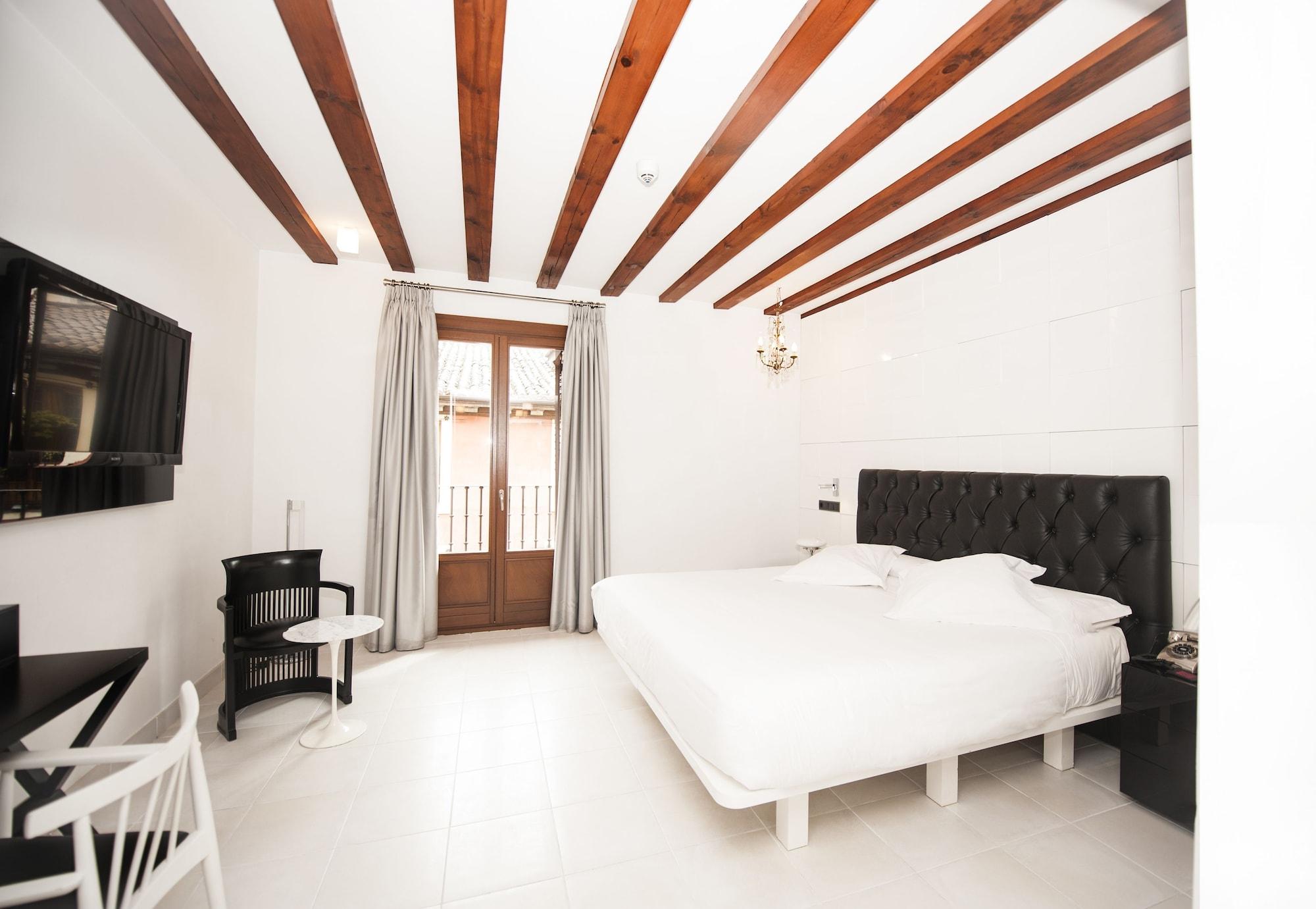 Del Leon De Oro Boutique Hotel 4*
