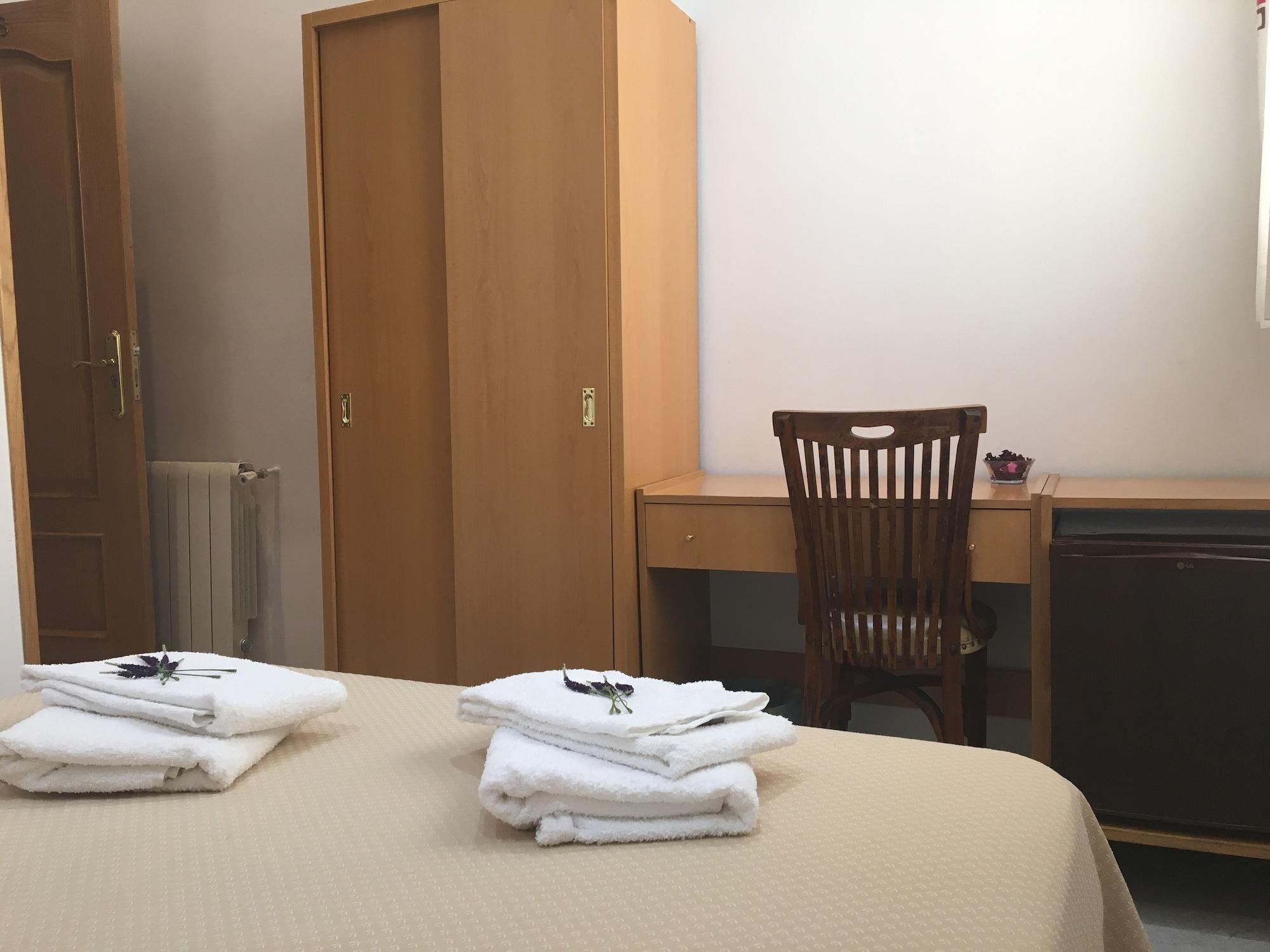 Hostal Lido Hotel *