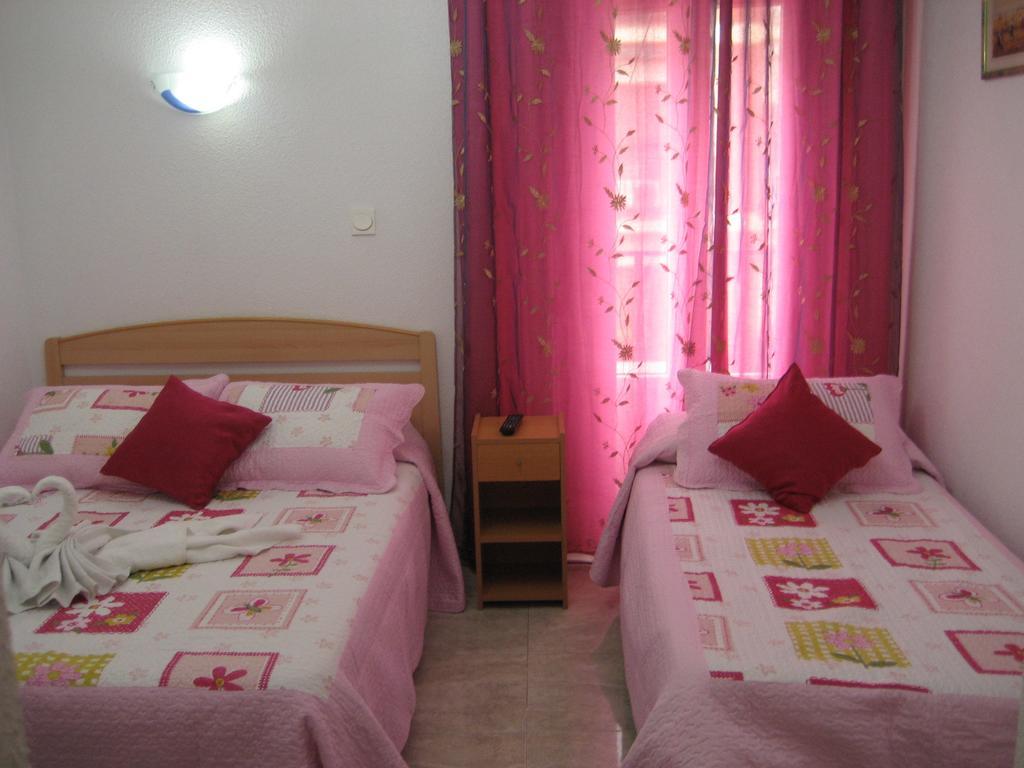 Huespedes Toledo Guest house *