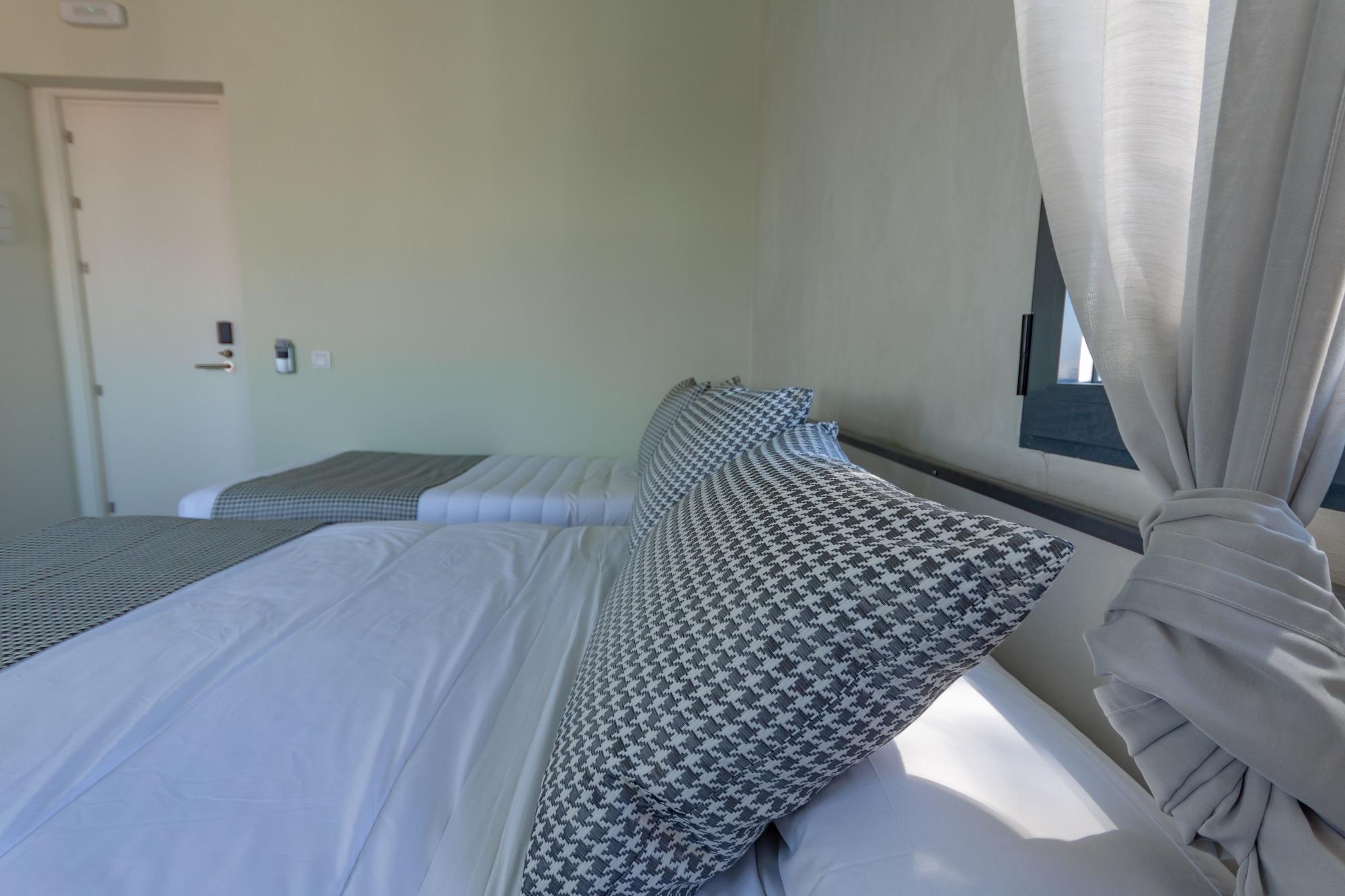 Charlotte-gran Via Albergue *