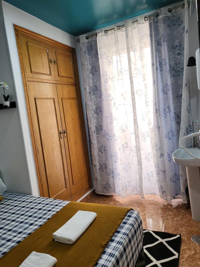 M-a Catrachos Guest house