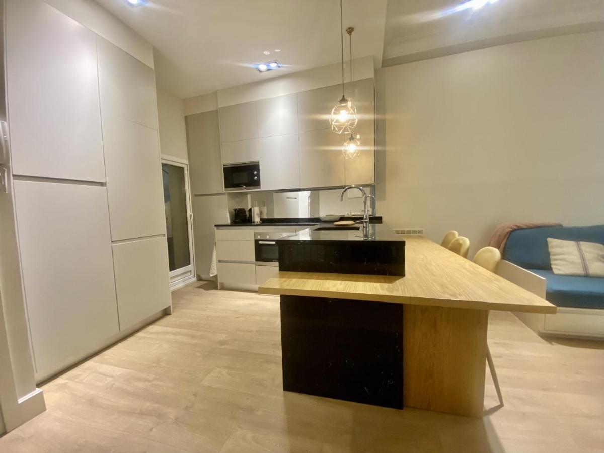 Apartment For Temporal With Beautiful Private Terrace In The Center Of Car19 *