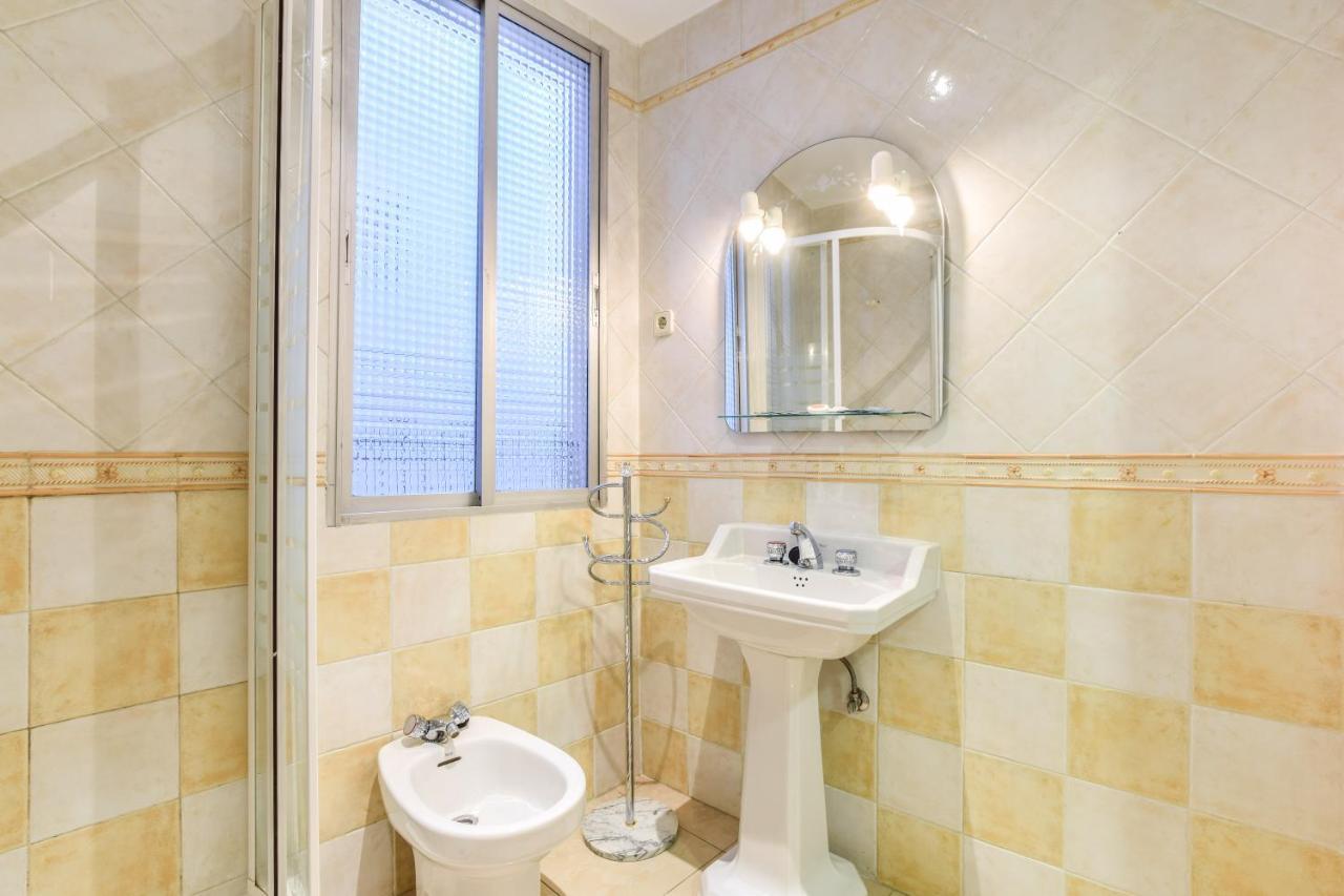 Apartamento Espacioso En La Plaza De Lavapies Apartment *