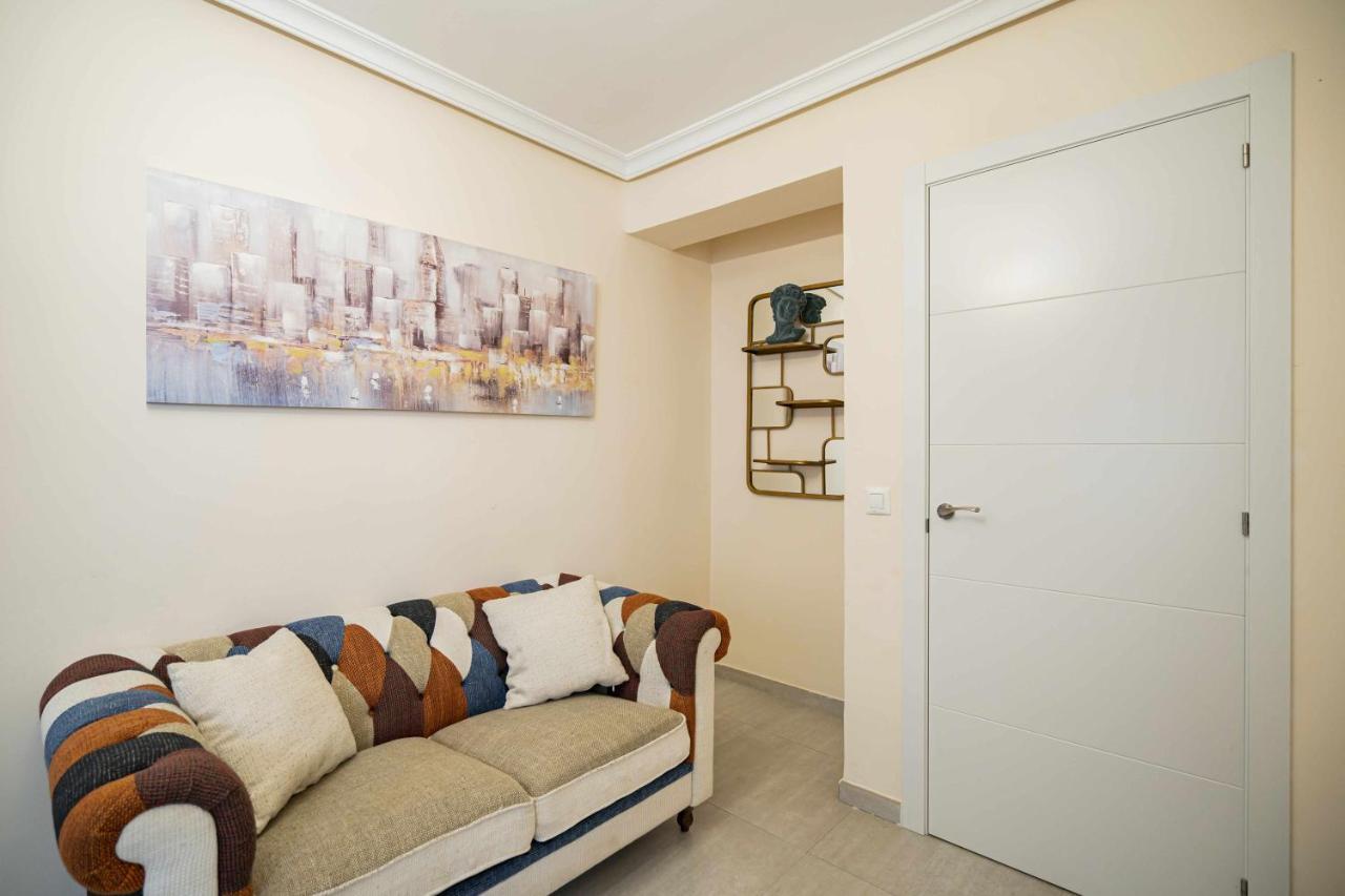 Cuidadosamente Decorado Junto Al Metro Apartment Madrid
