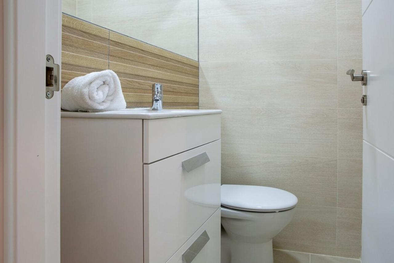 Elegant 3 Bedroom In La Latina Apartment Madrid