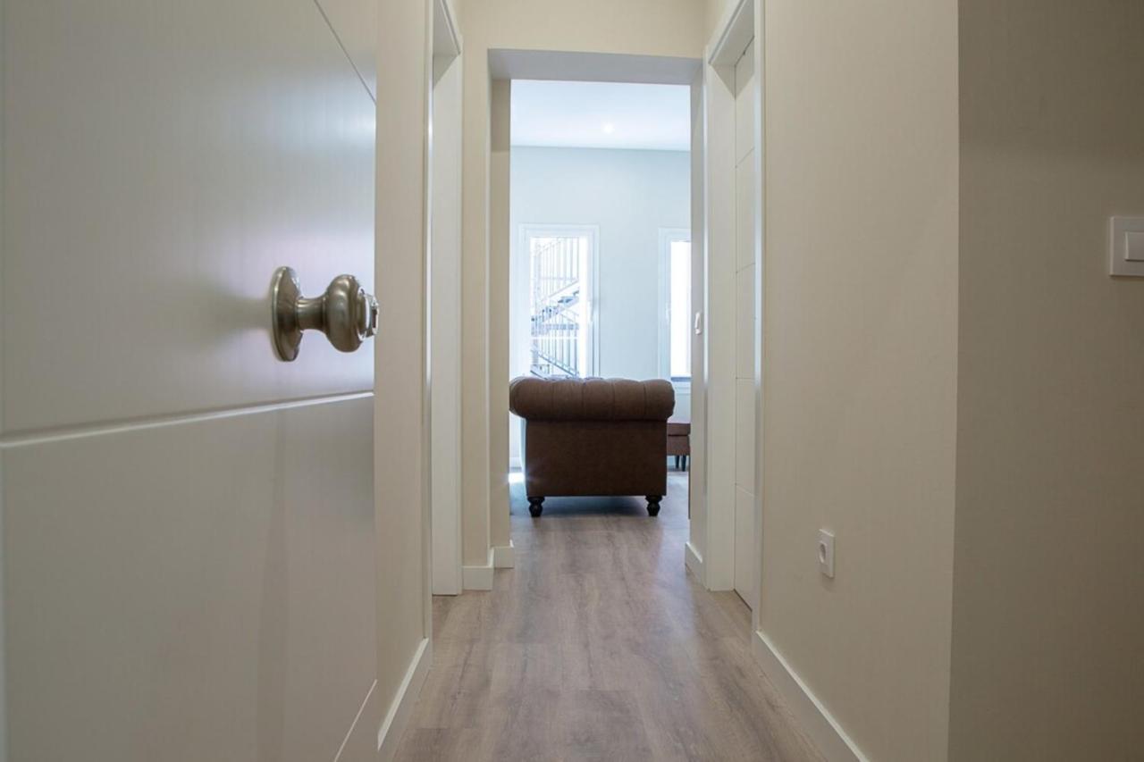 Elegant 3 Bedroom In La Latina Apartment Madrid