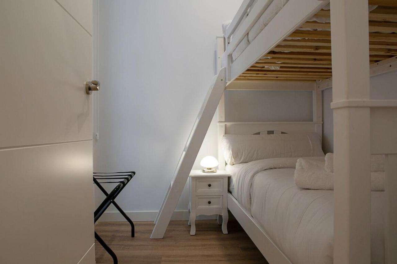 Elegant 3 Bedroom In La Latina Apartment Madrid