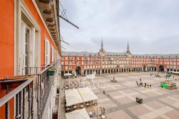 Plaza Mayor Calle Cava De San Miguel 15 *