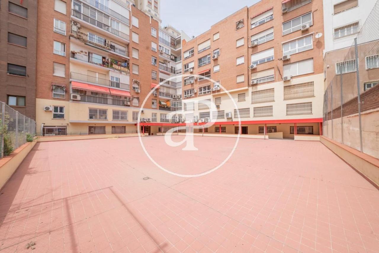 Central, Plaza De Espana Madri