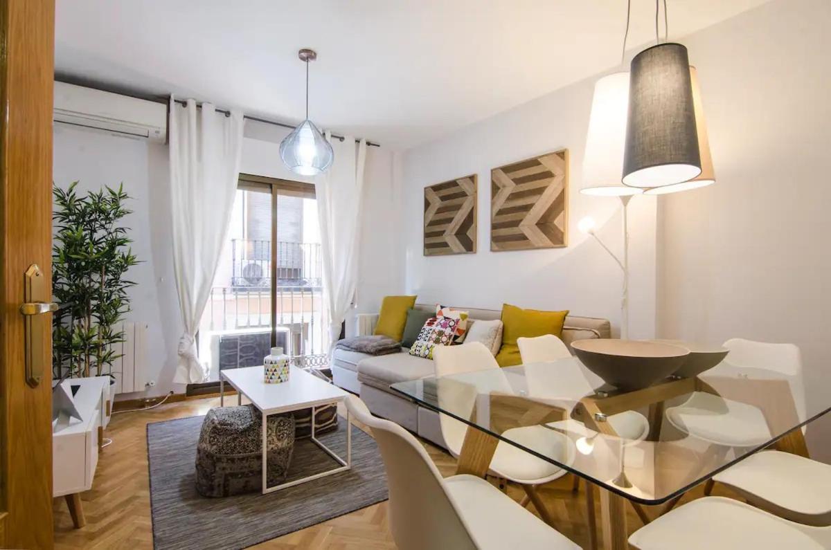 Bright & Spacious- Center- 2rooms-2bathrooms Lejlighed