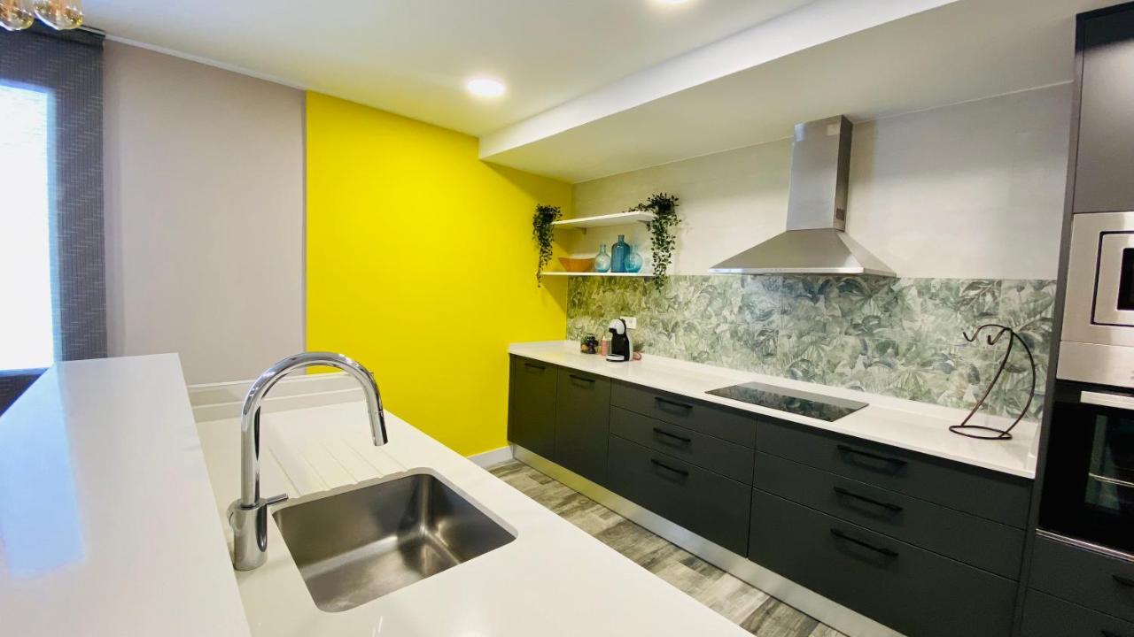 Centrally Located Duplex: Rio-palacio Real Linneo Apartment