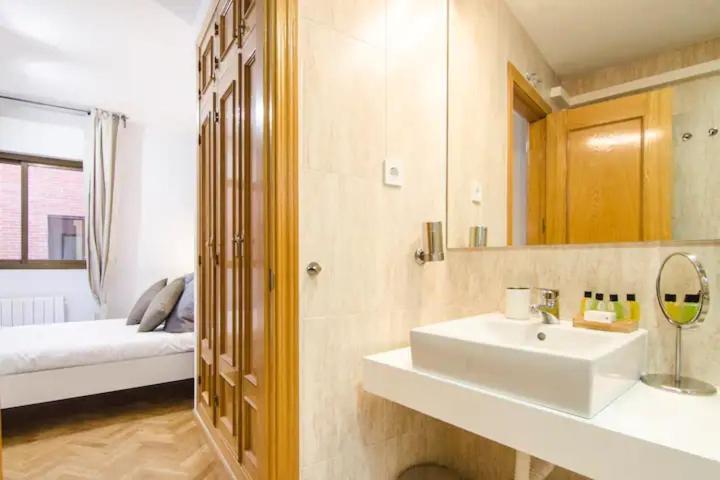 Lejlighed Bright & Spacious- Center- 2rooms-2bathrooms *