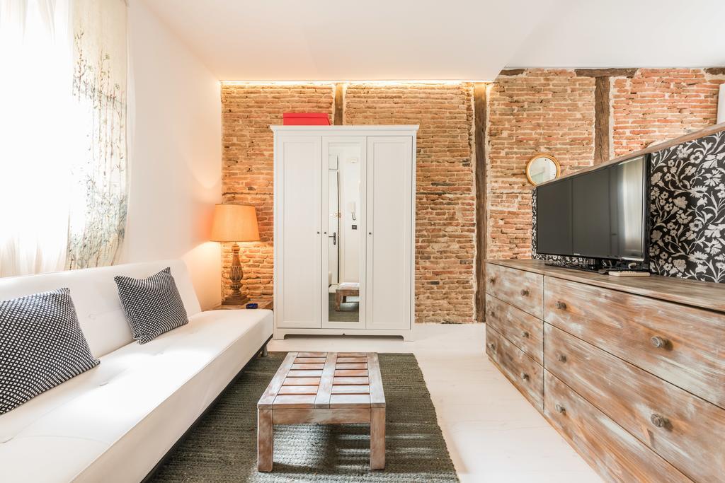 Chic Chueca Calle Regueros Madrid