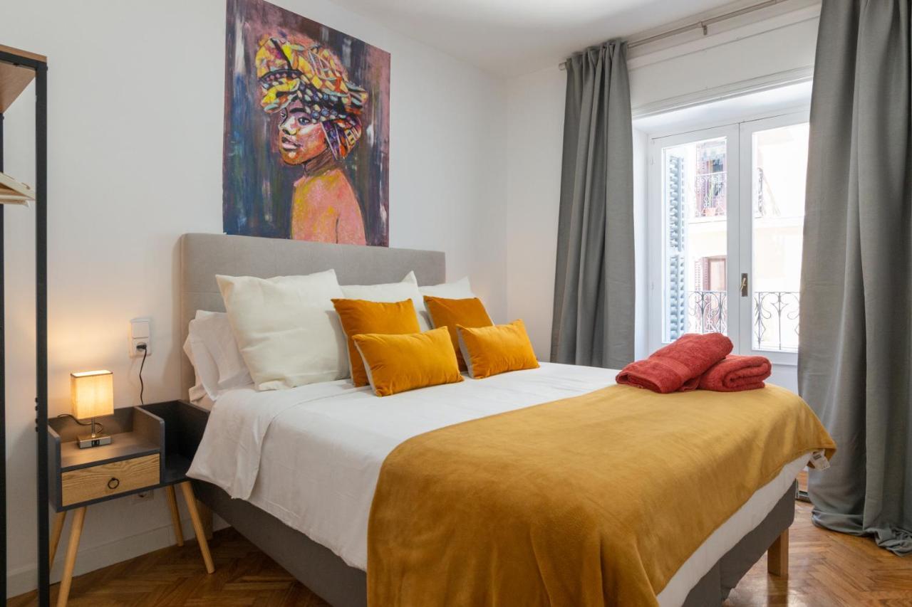 Apartment Groups Art-pop, By Monaro***** *